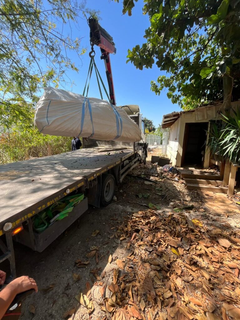 פירוק ופינוי אסבסט + הריסה מבנה בבריכה שיחה במושב סגולה עלי ניהול פרויקטים